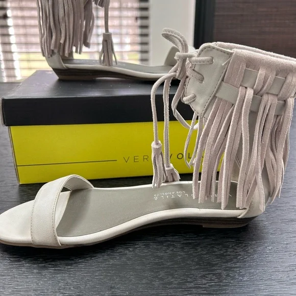 Very Volatile Aubrey ICE Fringe Sandal Women's Size 7 NEW IN BOX Light Gray - Picture 7 of 10